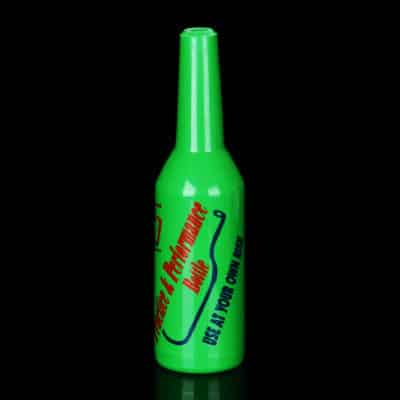 Bouteille de flair bartending verte en plastique avec logo Practice Performance Bottle sur fond noir