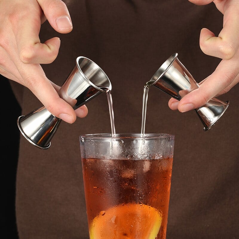 Double doseur cocktail, vue de profil