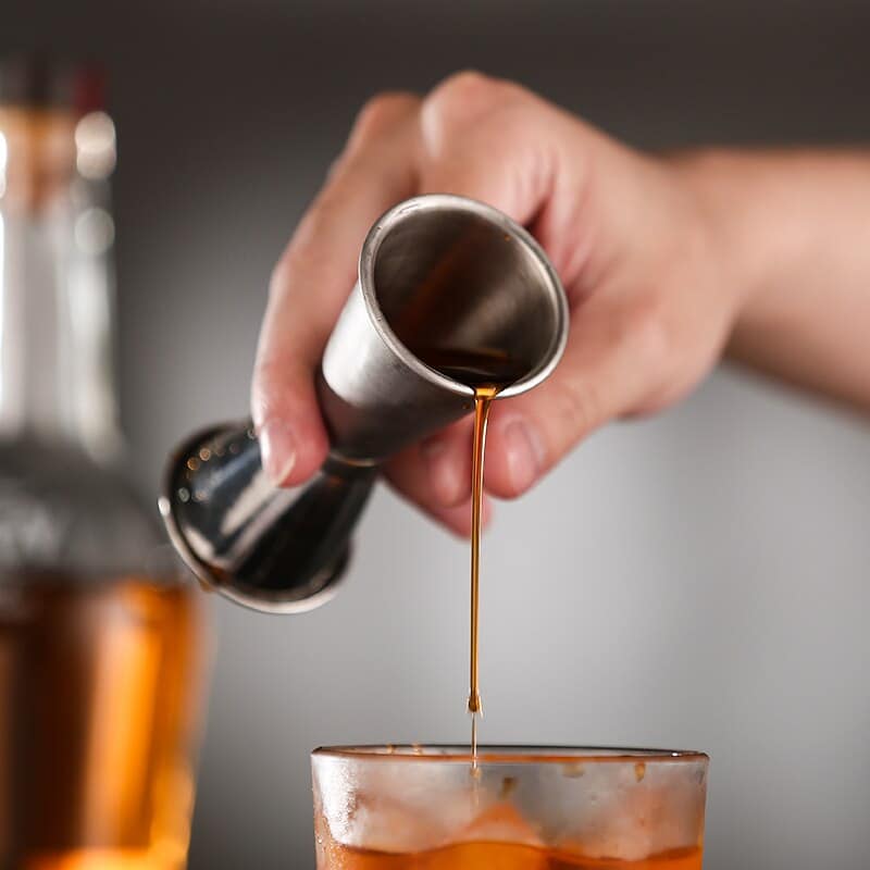 Double doseur cocktail, en situation