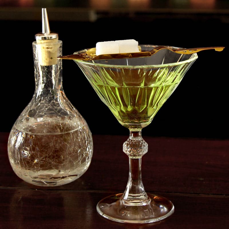 Pelle à absinthe, vue de face