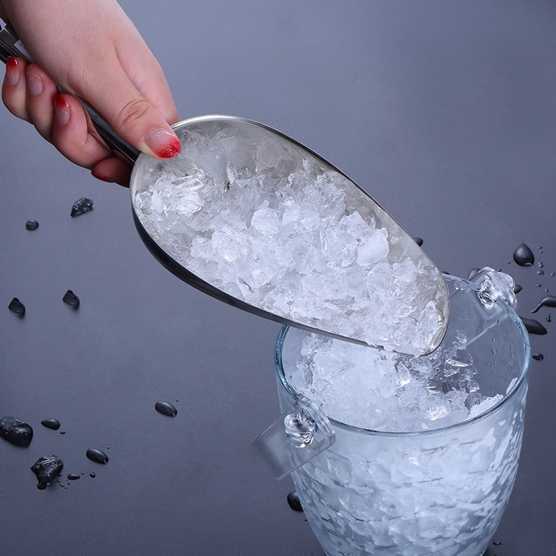 Pelle à glace en acier inoxydable, vue de face