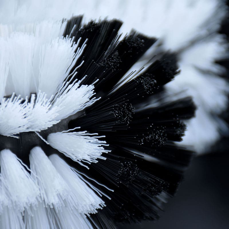 Gros plan macro sur les poils noir et blanc des Brosses de Nettoyage Pour Verre