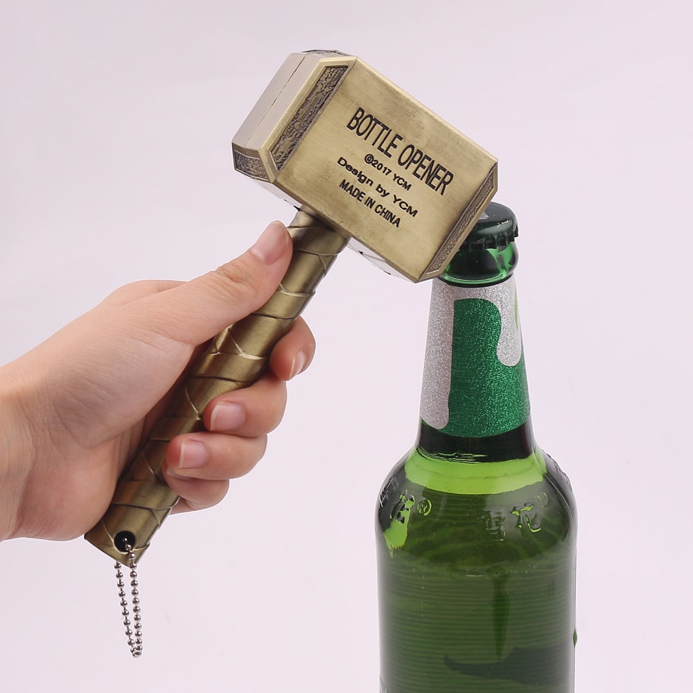 Décapsuleur Marteau de Thor doré gravé Bottle Opener ouvrant une bouteille de bière, chaînette porte-clés