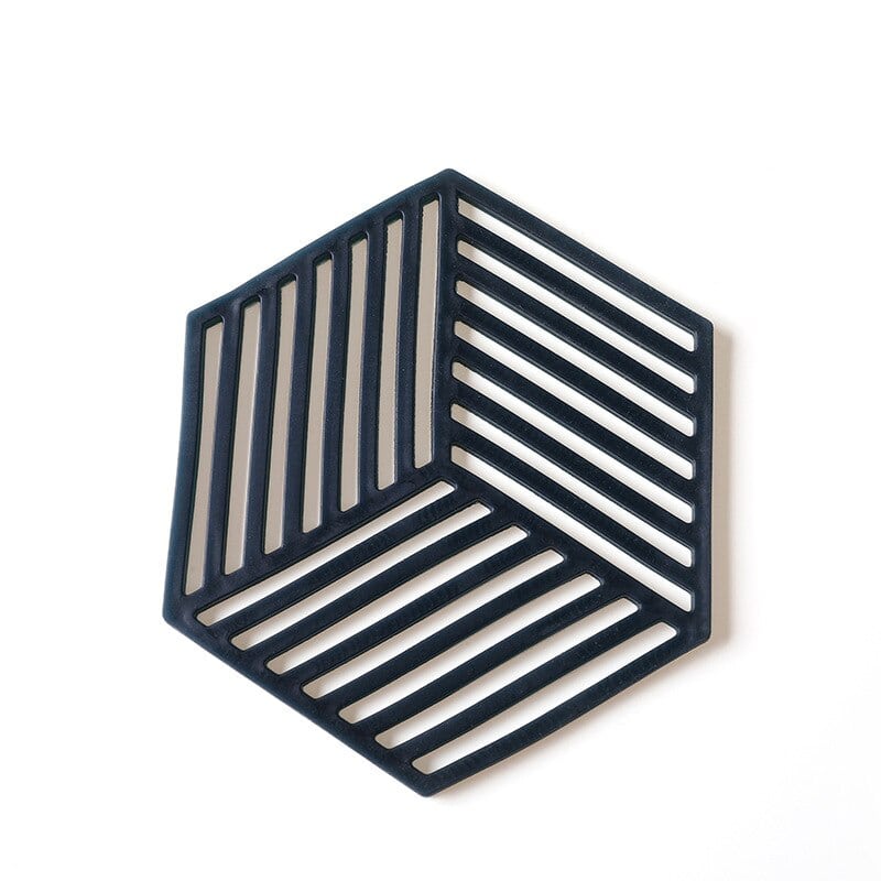 Dessous de Verre Design hexagonal ajouré à motif cube rayé, coloris noir bleuté, présenté sur fond blanc