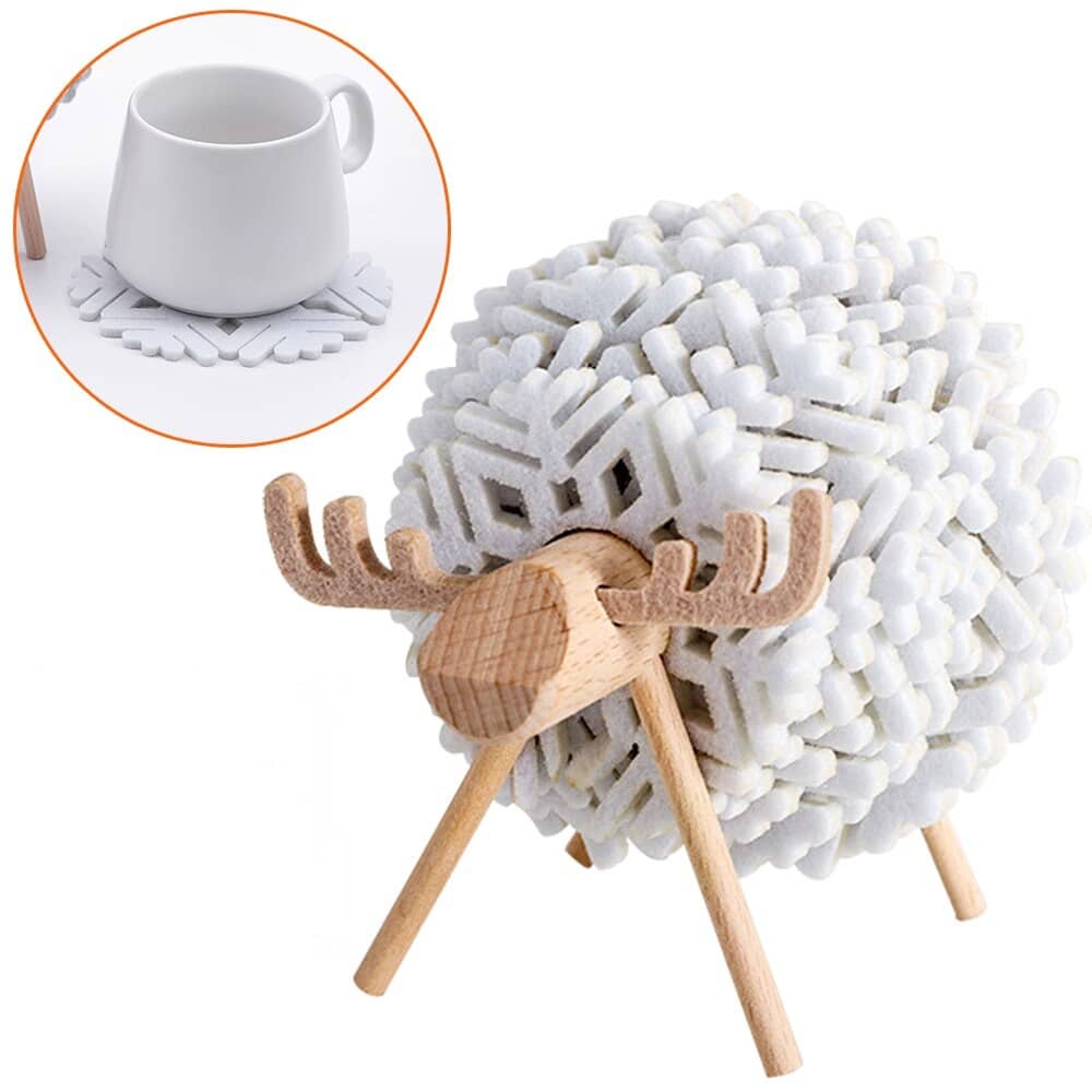 Dessous de Verre Noël blanc, flocons de feutre empilés sur support renne en bois, mug blanc en insert
