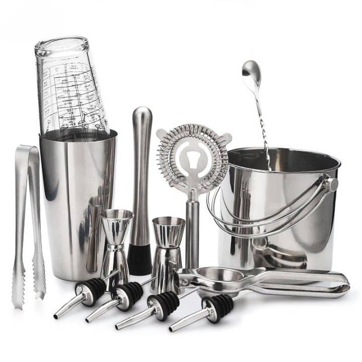 Kit cocktail professionnel complet en inox : shaker Boston, seau à glace, passoire, pilon, doseurs, presse agrume et becs verseurs