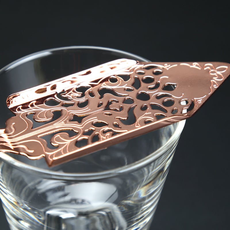 Pelle à absinthe, en situation