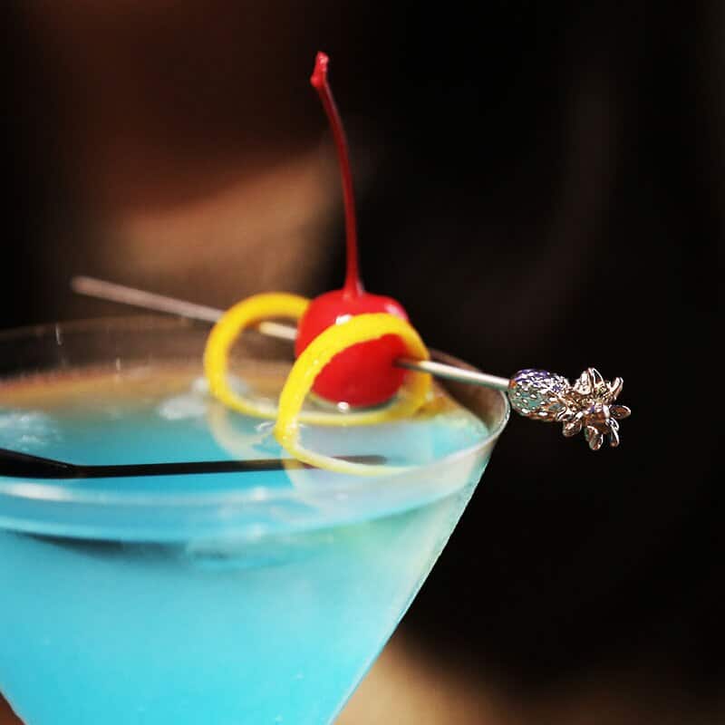 Pic à cocktail ananas, vue de profil