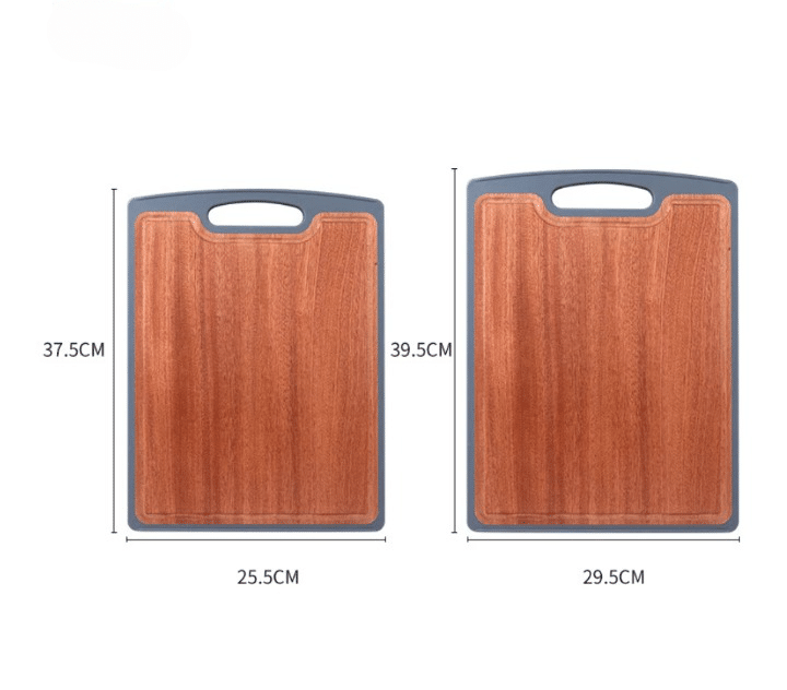 Deux planches à découper bois et cadre gris avec cotes 37,5 x 25,5 cm et 39,5 x 29,5 cm sur fond clair