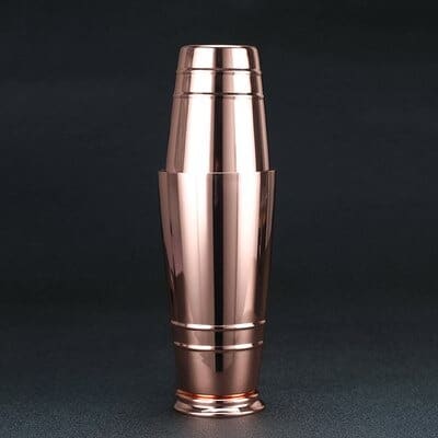 Shaker Cocktail Bar Boston en finition rose gold cuivrée brillante, deux gobelets emboîtés, fond gris