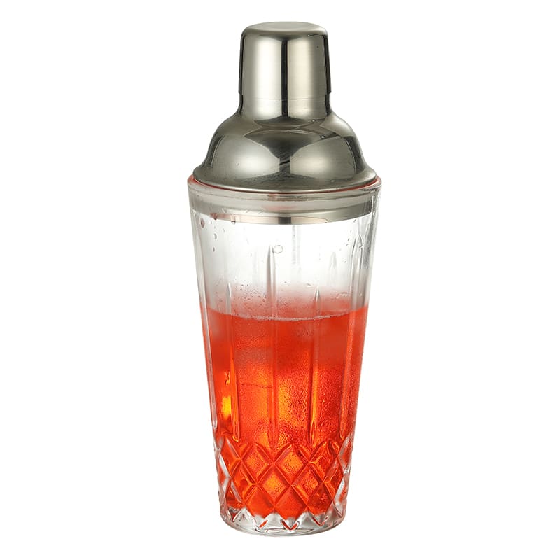 Shaker cocktail en verre, vue de profil