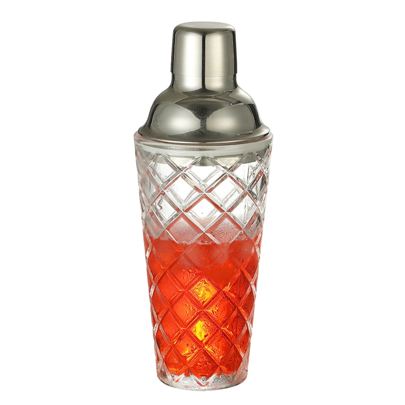Shaker cocktail en verre, en situation