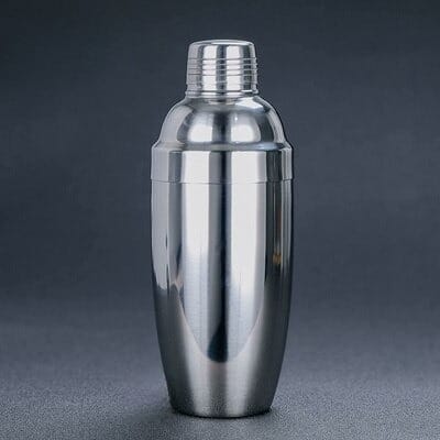 Shaker Pour Cocktail cobbler argenté de 550 ml en acier inoxydable poli, présenté sur fond gris