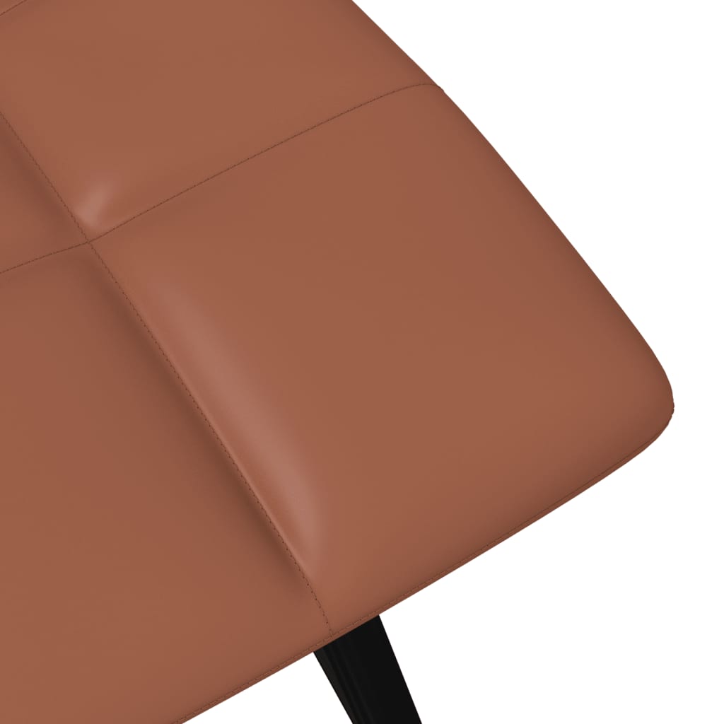 Gros plan sur l’assise matelassée du tabouret de bar moderne et ses surpiqûres en damier