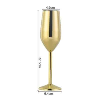 Schéma coté du verre à champagne original doré : hauteur 22,3 cm, ouverture 4,9 cm, base 6,4 cm