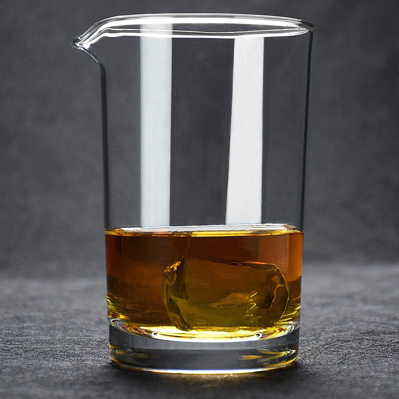 Verre à mélange cocktail, vue de face