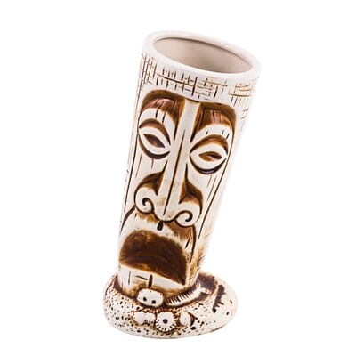 Verre Tiki brun et beige à longue moustache tombante sur socle fleuri, céramique peinte main, fond blanc